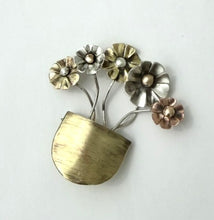 The FlowerPot Brooch
